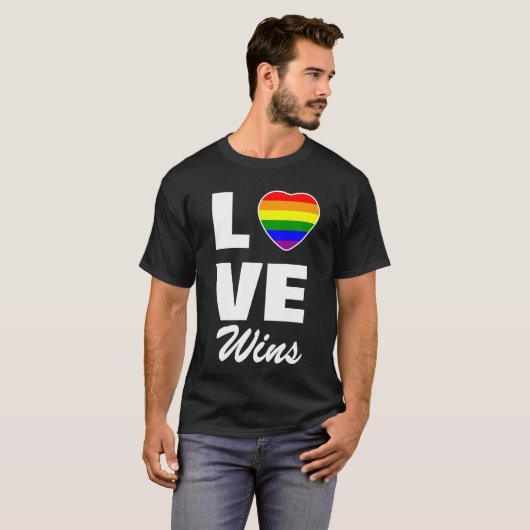 Pride love wins Rainbow hart T-Shirt (Voorkant volledig)