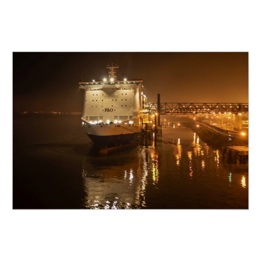 Pride of Hull-veerboot bij nacht – Sfeervol Perfect Poster (Voorkant)