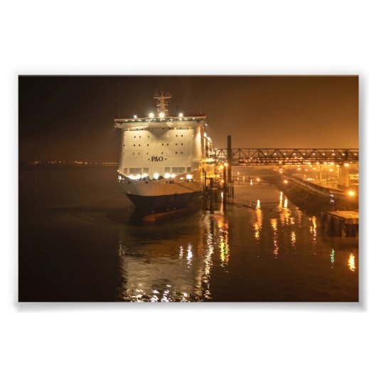 Pride of Hull-veerboot 's nachts – Sfeervol Foto Afdruk (Voorkant)