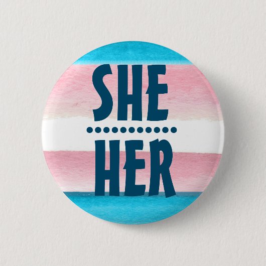 PRIDE PRONOUN SHE/HER BADGE Button (Voorkant)