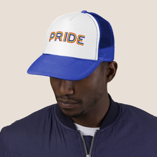 Pride | Rainbauze-brieven Trucker Pet (In situ)