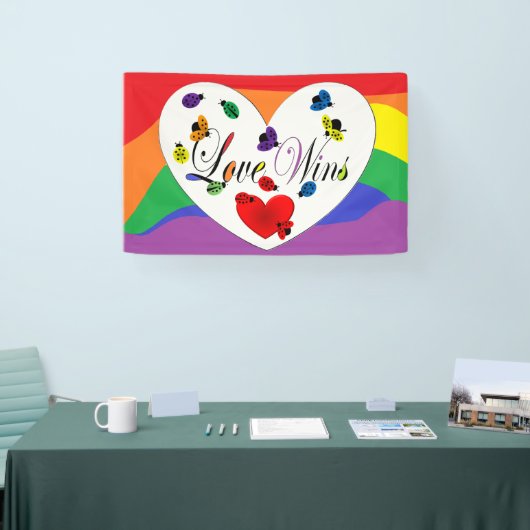 PRIDE Rainbow kleurt lieveheersbeestjes in hart en Spandoek (Beurs)