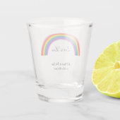 Pride regenboog met aangepaste tekst Love is Love Shot Glas (Achterkant)