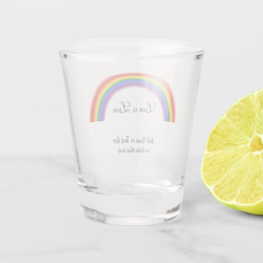 Pride regenboog met aangepaste tekst Love is Love  Shot Glas (Achterkant)