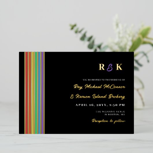 Pride Stripes Monogram Informeel LGBT Bruiloft Folie Uitnodiging (Staand Voorkant)