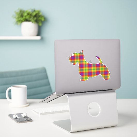 Pride Tartan Sticker (Laptop op bureau)