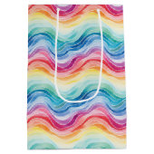 Pride Wavy Rainbow Stripes Pattern Wine, Small, Medium Cadeauzakje (Achterkant)