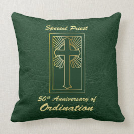Priest 50ste Jubileum van leder van de Orde Kijk Kussen