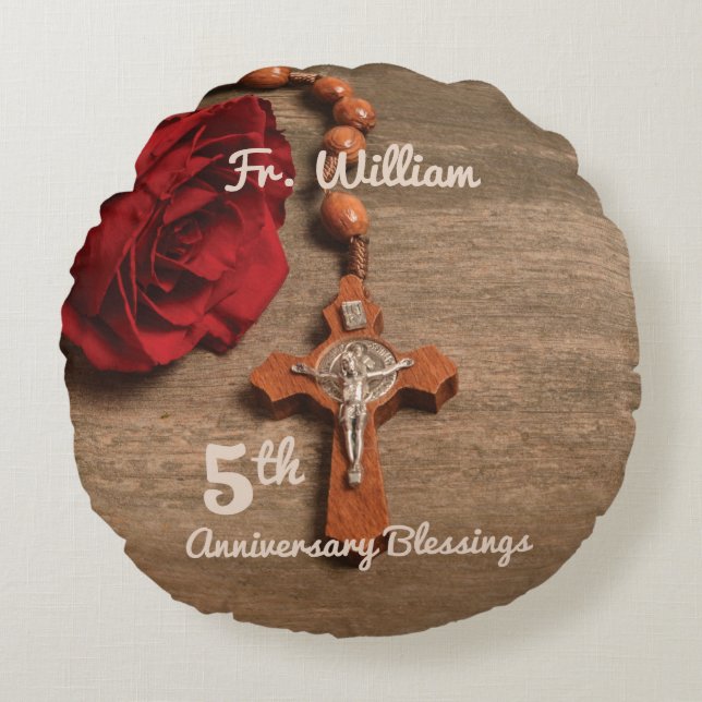 Priest 5th Ordination Jubileum Roos and Rosary Rond Kussen (Voorkant)