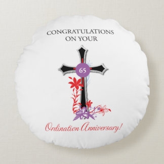 Priest 65th Ordination Jubileum Black Cross Rond Kussen