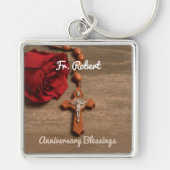 Priest Ordination Jubileum Red Rose en Rosary Sleutelhanger (Voorkant)