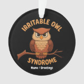 Prikkelbare uil syndroom Grappige boze uil Cartoon Ornament (voorkant)