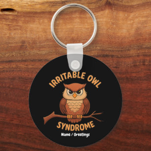 Prikkelbare uil syndroom Grappige boze uil Cartoon Sleutelhanger