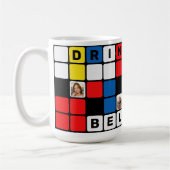 Primaire kleurvlakken met letters en foto's koffiemok (Links)