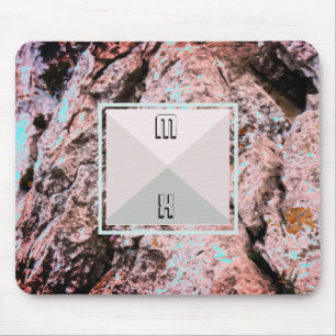 Primeval rock en piramide met je initialen muismat