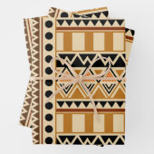 Primitief etnisch tribaal patroon in aardkleuren inpakpapier vel (In situ)