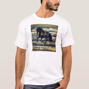 Primitieve BarnWood Equestrian Zwarte Hengst Paard T-shirt