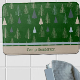 Primitieve dennen op groen badmat