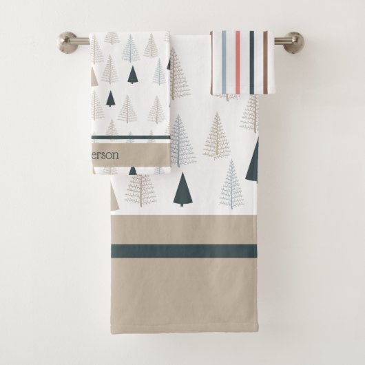 Primitieve dennen op wit bad handdoek (Insitu)