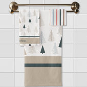 Primitieve dennen op wit bad handdoek