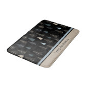 Primitieve dennen op zwart badmat (Gekanteld)