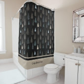 Primitieve dennen op zwart douchegordijn (In situ)