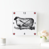 primitieve wandklok tegen schapenwand (Huis)