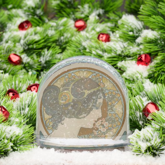 Primrose by Alphonse Mucha  Sneeuwbol (Kerstmis)