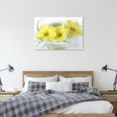 primrose in een kopje koffie canvas afdruk (Insitu (Slaapkamer))
