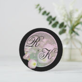 Primrose roze bloemen vetstrepen Monogram Save The Date (Staand voorkant)