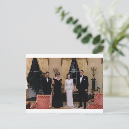 Prince_Charles,_Princess_Diana,_Nancy_Reagan,_and_ Briefkaart (Staand voorkant)