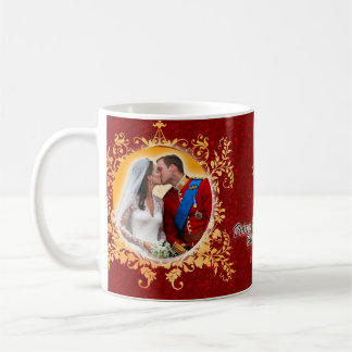 Prince William & Kate Kiss Mok
