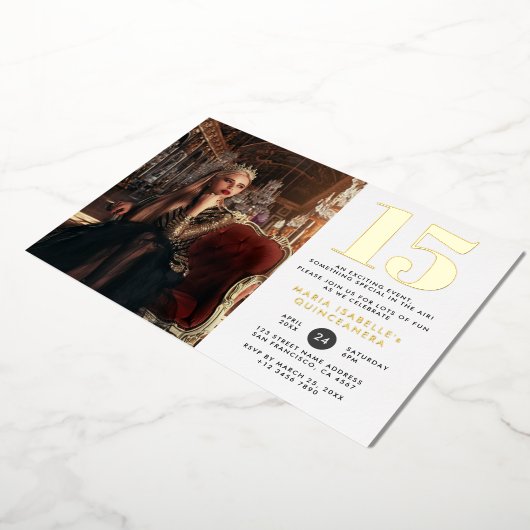 Princess Quinceañera Verjaardag Rood & Goud Folie Uitnodiging (Gedraaid)