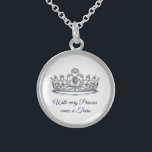 Princess Tiara Sterling Zilver Ketting<br><div class="desc">Dit charmante,  sterling zilveren ketting wordt getoond in een sprankelende kristallen tiara met blauwgekleurde tekst. Pas dit object aan en wijzig de foto en voorbeeldtekst met de jouwe als je het leuk vindt of als je het koopt zoals het wordt getoond. Aanpassen met deze sjabloon. Afbeelding met vergunning</div>