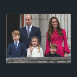 Prins en Prinses van Wales met hun kinderen Briefkaart<br><div class="desc">Prins William en Prinses Catherine van Wales,  met hun kinderen (van links) Prins George,  Prinses Charlotte en Prins Louis op het balkon van Buckingham Palace,  Londen,  5 juni 2022 op het moment dat ze hertog en hertogin van Cambridge waren).</div>