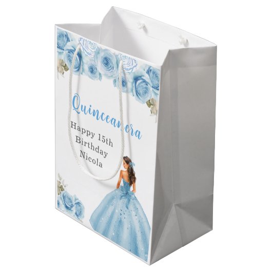 Prinses in blauwe jurk Quinceanera Verjaardag Medium Cadeauzakje (Achterkant Gekanteld)