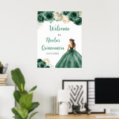 Prinses in donkergroene jurk Quinceanera Welkom Poster (Thuiskantoor)
