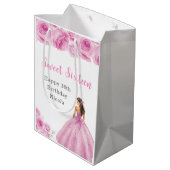 Prinses in een roze jurk Sweet Sixteen Birthday Medium Cadeauzakje (Achterkant Gekanteld)