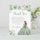 Prinses in een Sage Green Quinceanera Bedankt (Staand voorkant)
