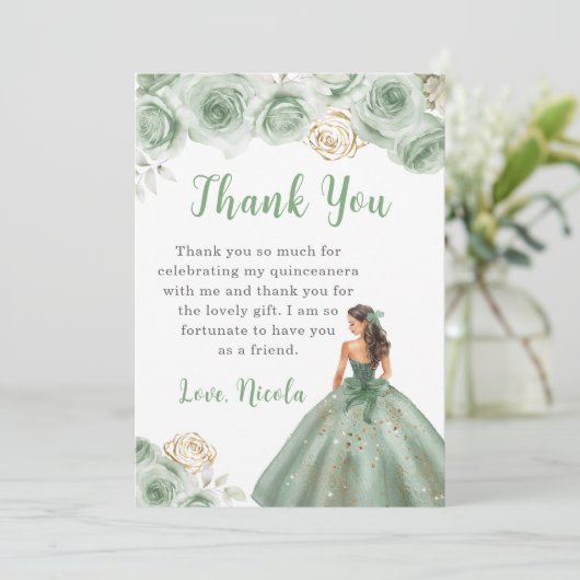 Prinses in een Sage Green Quinceanera Bedankt (Staand voorkant)