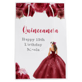 Prinses in rode jurk Quinceanera Medium Cadeauzakje (Voorkant)