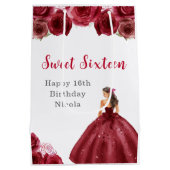 Prinses in rode jurk Sweet Sixteen Birthday Medium Cadeauzakje (Achterkant)
