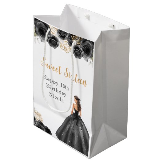 Prinses in zwarte jurk Sweet Sixteen Birthday Medium Cadeauzakje (Voorkant Gekanteld)