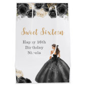 Prinses in zwarte jurk Sweet Sixteen Birthday Medium Cadeauzakje (Achterkant)