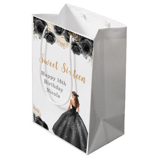 Prinses in zwarte jurk Sweet Sixteen Birthday Medium Cadeauzakje (Achterkant Gekanteld)