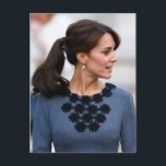 Prinses Kate grijs gestileerd grijs Briefkaart<br><div class="desc">Catherine,  prinses van Wales in een grijze jurk</div>