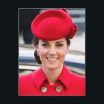 Prinses Kate rood gestileerd Briefkaart<br><div class="desc">Catherine,  prinses van Wales in een rood pet en jasjurk</div>