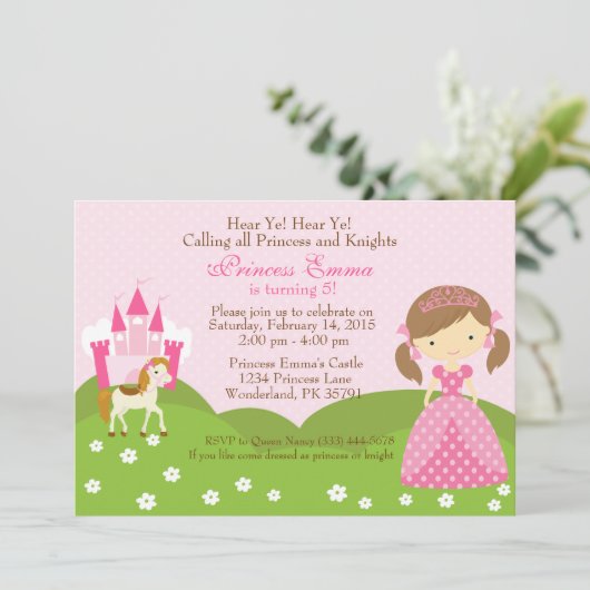 Prinses met uitnodiging voor het verslaan van paar (Staand voorkant)