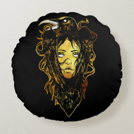 Prinses omarmd door een kraai rond kussen