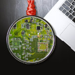 Printed Circuit Assembly PCB Green Circuit Board 2 Metalen Ornament<br><div class="desc">PCB Circuit Board geschenken voor geeks of geschenken voor nerds. Hier is er een voor de Computer Nerd of Geeks in ons allemaal. Geek Out uw Nerd met deze Printed Circuit Assembly PCB Elektronische Circuit Board. Dit is een close-up afbeelding van een printplaat of printplaat.</div>